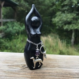 Hecate Story Goddess Statue - Hekate, Crone, Wisdom, Priestess, Crossroads, Sculpture, Figurine - thumbnail 4