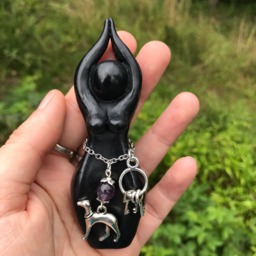 Hecate Story Goddess Statue - Hekate, Crone, Wisdom, Priestess, Crossroads, Sculpture, Figurine - thumbnail 1