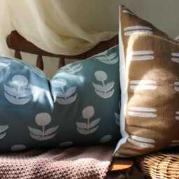 Hand Block Printed Blue Floral Linen Pillow Cover - Scandinavian Mid Century Decor - thumbnail 3