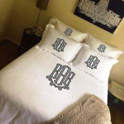 Applique Monogrammed Duvet Set - thumbnail 4