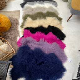 Majenta Pink Luxury Tibetan Sheepskin Rug - thumbnail 3