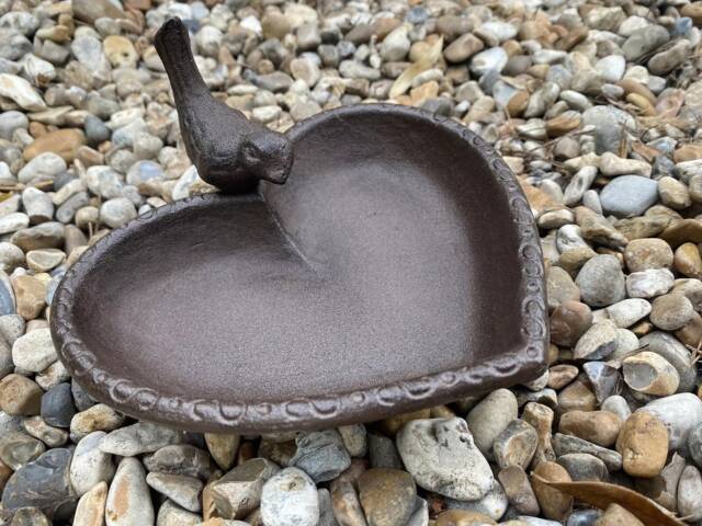Cast Iron Heart Bird Bath/Feeder Water Dish Table Tray Garden Decoration - image 1