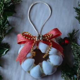 Cockle Shell Wreath Christmas Tree Decoration - Unique Seashell Bauble Eco-Friendly Coastal Festive Decor Elegant Ornament - thumbnail 2