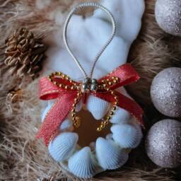 Cockle Shell Wreath Christmas Tree Decoration - Unique Seashell Bauble Eco-Friendly Coastal Festive Decor Elegant Ornament - thumbnail 3