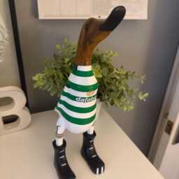 Celtic Fc - Hand-Painted Wooden Duck - 2025-2026 Design Approx. 25cm - thumbnail 2