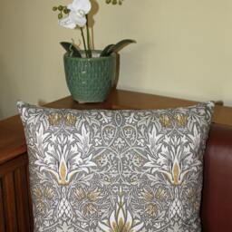 William Morris Snakeshead Cushion 16 - thumbnail 2