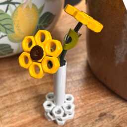 Everlasting Sunflowers Recycled Metal Parts Sustainable Sculpture - thumbnail 2