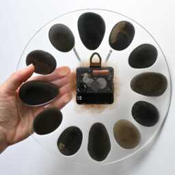 Gray Beach Stone Clock 9.5 - thumbnail 4