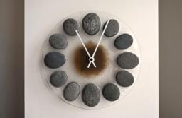 Gray Beach Stone Clock 9.5 - thumbnail 1