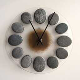 Gray Beach Stone Clock 9.5 - thumbnail 3