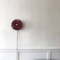 Nomadic Light Wall Lamp in Burgundy Raffia Fiore Rosso - thumbnail 2