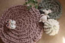 Chunky Knit Rug in Merino Wool - thumbnail 1