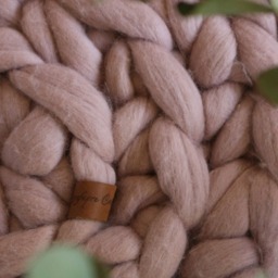 Chunky Knit Rug in Merino Wool - thumbnail 2