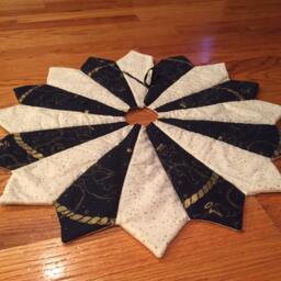Christmas Tree Skirt, 26 Inch Diameter, Angel, Quilted, Small, Mini, Victorian, Vintage Fabric, Pieced - thumbnail 2