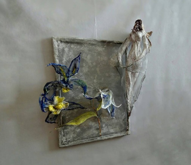 Wall Art Abstract Metal Mom Gits From Daughter Woman With Flowers Irises Wabi Sabi Hanging Wire Mesh Sculpture Housewarming Wedding 3D - image 1