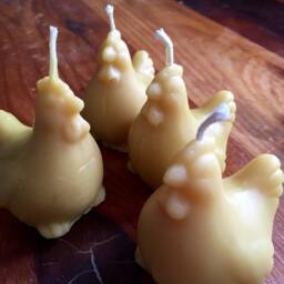 Beeswax Hen Candle - thumbnail 2