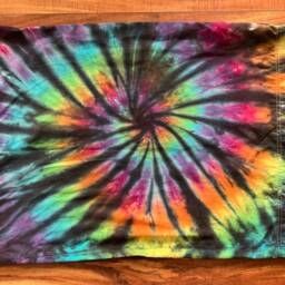 Tie Dye Bed Sheet Set With Black Accents Queen Or King Size - thumbnail 4