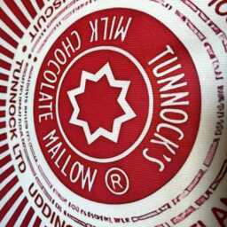 Tunnock's Tea Cake Marshmallow Biscuit Cookie Round Cushion With Pad - thumbnail 3