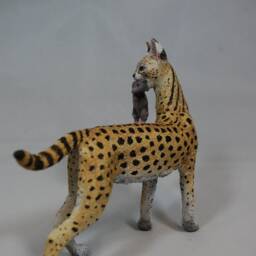 Servalcat Figurine(I Take This Mouse - thumbnail 3
