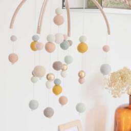 Decorative Pendant Lamp Calm For Dreamers in Wool Balls & Wood - thumbnail 3