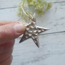 Hammered Metal Silver Hanging Star Decoration - The Home & Hearts Shop Rustic Wall Shabby Wedding Gift Christmas - thumbnail 3
