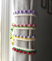 Crochet Tulips Curtain Tie Back/Handmade Hold Back/Crochet Flower Ties/House Warming Gift/Home Decor/Gift For Her