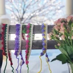 Crochet Tulips Curtain Tie Back/Handmade Hold Back/Crochet Flower Ties/House Warming Gift/Home Decor/Gift For Her - thumbnail 4