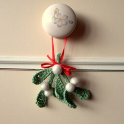 Traditional Christmas Mistletoe Ornament Or Brooch Crochet Needle Felt Green White Holiday Weddings Decoration Gift - thumbnail 3