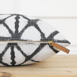 White & Black Outdoor Pillow Cover Geometric Cushion Covers Patio - Margo - thumbnail 2