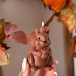 Handmade Squirrel & Pine Cone Candle in Olive Wax, Choice Of Colors, Sweet Autumn Scent - thumbnail 3