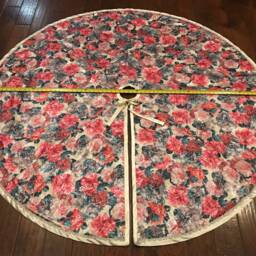 Handmade 69 Inch Floral Christmas Tree Skirt-Made in Usa - thumbnail 3
