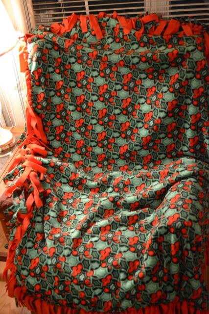 Hollyberry Fleece Christmas Throw - image 1