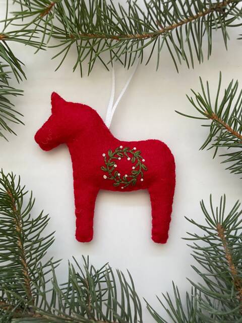 Felt Hand Embroidered Wreath Swedish Dala Horse Scandinavian Christmas Ornament - image 1