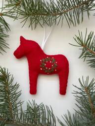 Felt Hand Embroidered Wreath Swedish Dala Horse Scandinavian Christmas Ornament - thumbnail 1