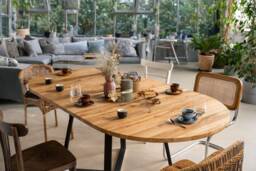 Oval Black Extendable Dining/Kitchen Table. Oak Oiled Wood. Elegant M??ne Oval. Steel Matt Frame. Handmade