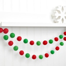Classic Christmas Tree Garland - Traditional Holiday Decoration Wool Felt Balls Red & Green - thumbnail 3