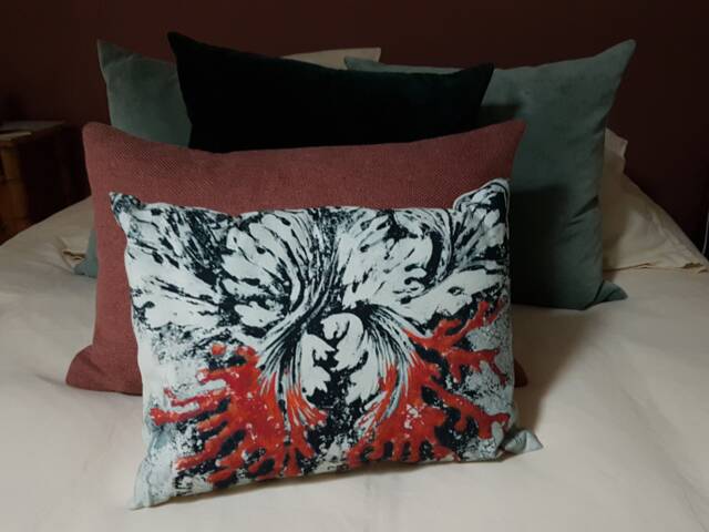 Cushion, Velvet Square Decorative Rectangular Flower Pattern Fabric - image 1
