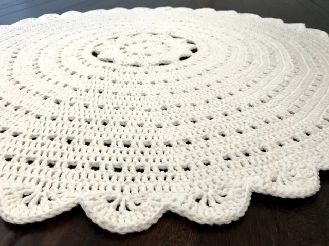 Modern Crochet Scalloped Round Rug - image 1