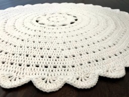 Modern Crochet Scalloped Round Rug - thumbnail 1