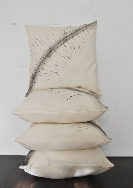 "Quattro Federe Di Cuscino, in Bianco Con Decorazione Nera ""Plume" - image 1