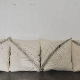 "Quattro Federe Di Cuscino, in Bianco Con Decorazione Nera ""Plume" - thumbnail 2