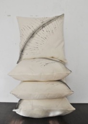 "Quattro Federe Di Cuscino, in Bianco Con Decorazione Nera ""Plume" - thumbnail 1