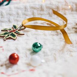 Plant Ornament Wooden - Twig Of Holly Birthday Decoration Christmas Gift For Her Cold Weather Accessories - thumbnail 3