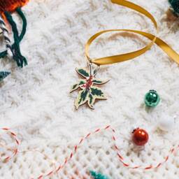 Plant Ornament Wooden - Twig Of Holly Birthday Decoration Christmas Gift For Her Cold Weather Accessories - thumbnail 2