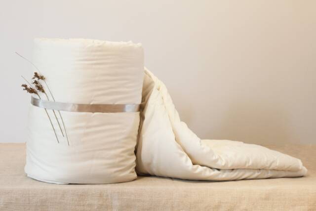 Wool Duvet, All Seasons, 140x200cm - Us Duty Paid - image 1