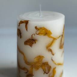 Custom Floral Petal Candle, Scented Botanical Housewarming Gift - thumbnail 3