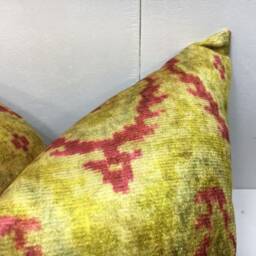 Handwoven Silk Ikat Pillow Cover - 20x20 - thumbnail 3