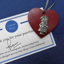 Toad Wooden Heart Decoration - Wind in The Willows Christmas Book Lover Gift For Her - thumbnail 4