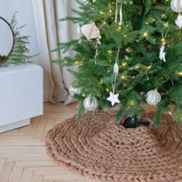 Chunky Knit Christmas Tree Skirt - Handmade Wool Blend - thumbnail 3