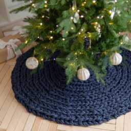 Chunky Knit Christmas Tree Skirt - Handmade Wool Blend - thumbnail 2